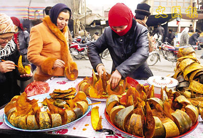 新疆喀什民族小吃-烤南瓜(图)