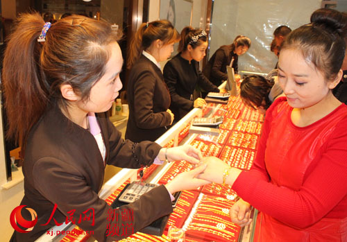 新疆乌苏市逢新年 黄金销售迎来高峰期