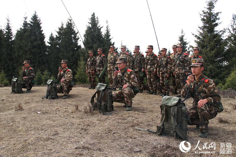 新疆森林总队组织通信兵进山入林训练(图)
