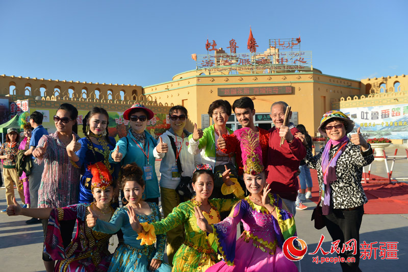 新疆迎来2015年夏季首趟旅游专列