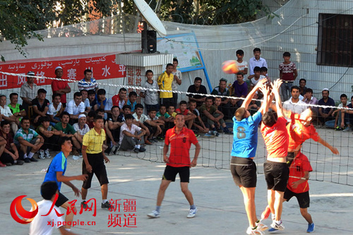新疆民政厅住村工作组助力小小排球队