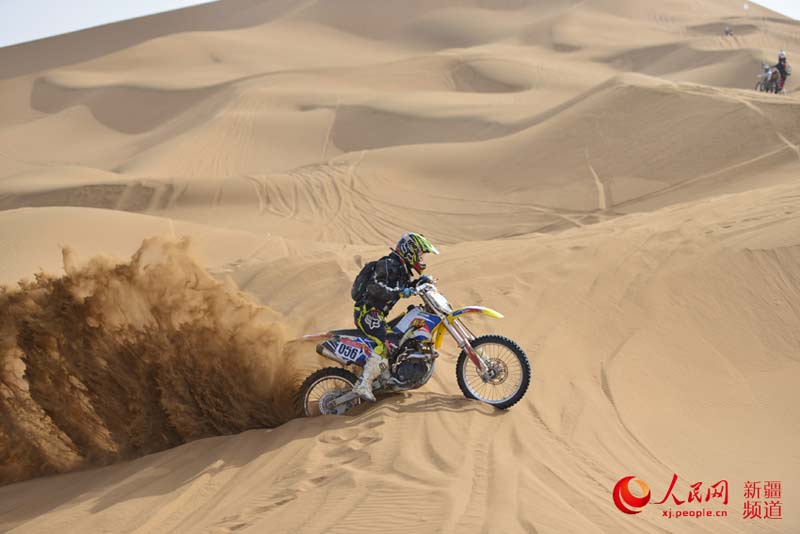 2015环艾丁湖摩托车拉力赛:车手发起最强冲锋