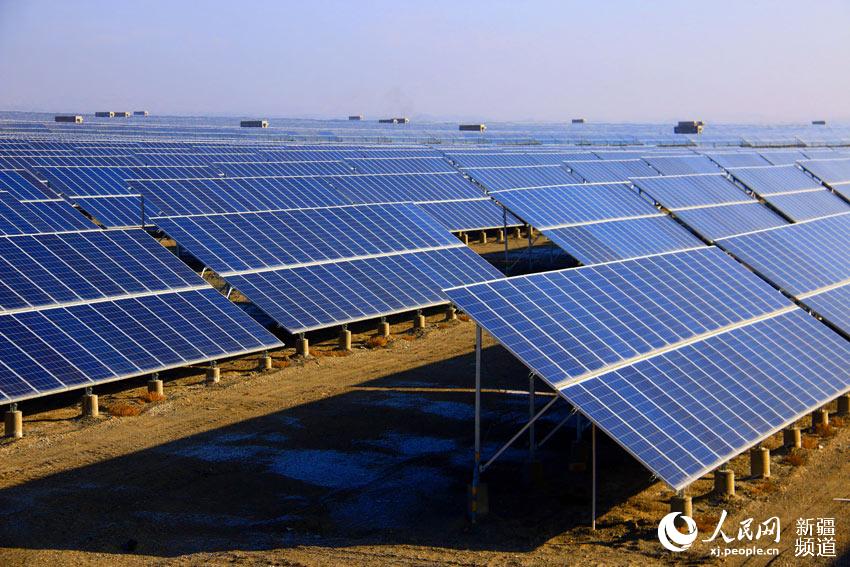 新疆最大单体太阳能光伏发电站年发电超亿度