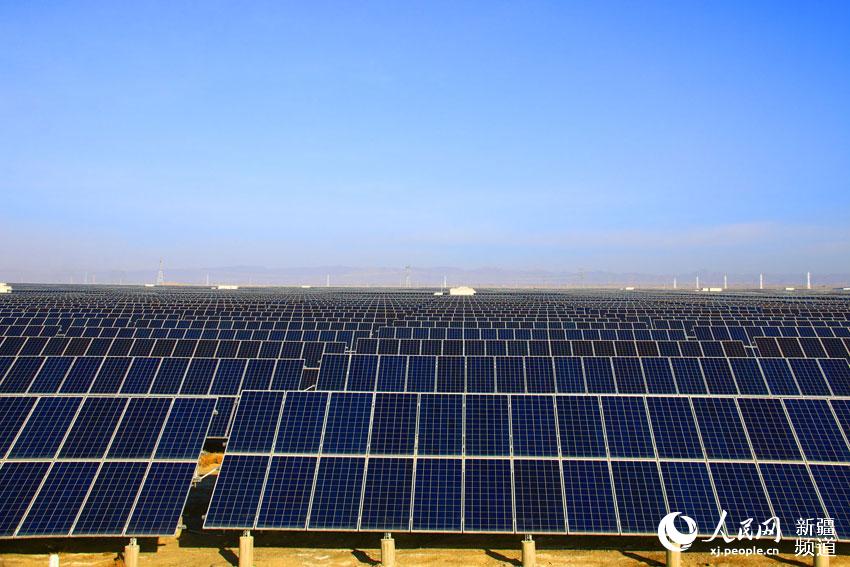 新疆最大单体太阳能光伏发电站年发电超亿度