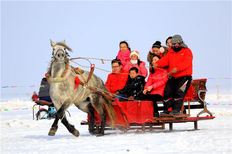 新疆博斯腾湖冬季旅游热雪沸腾(图)