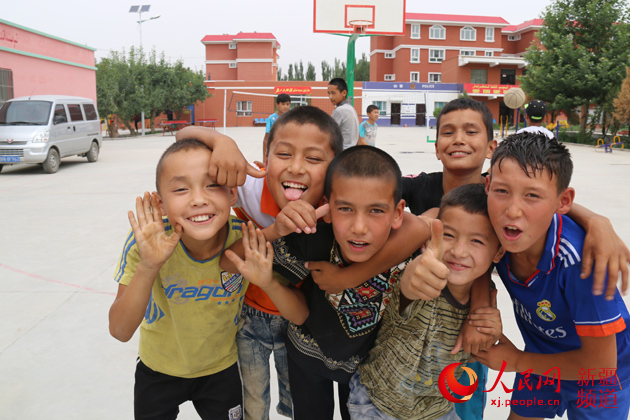 新疆教育厅住村工作组开办暑期兴趣班