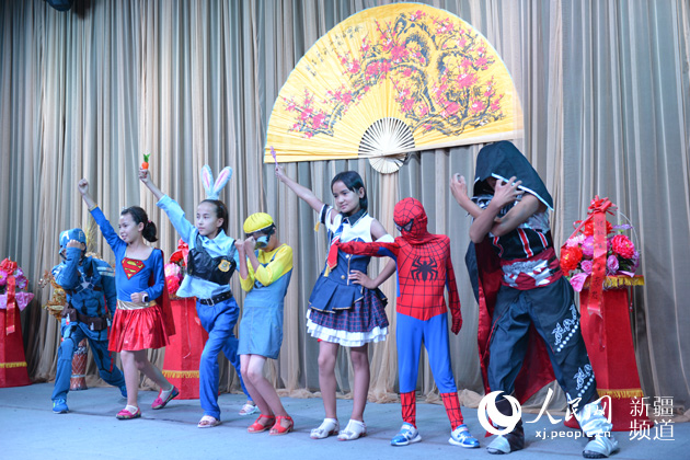 新疆阿瓦提县小学生演绎精彩动漫秀--新疆频道--人民网