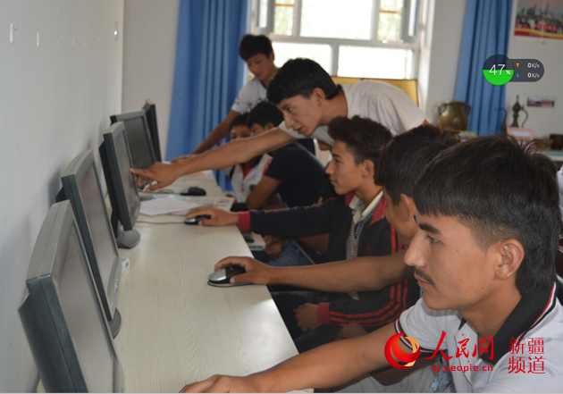 新疆电大住村工作组:电子阅览室助力村民网上