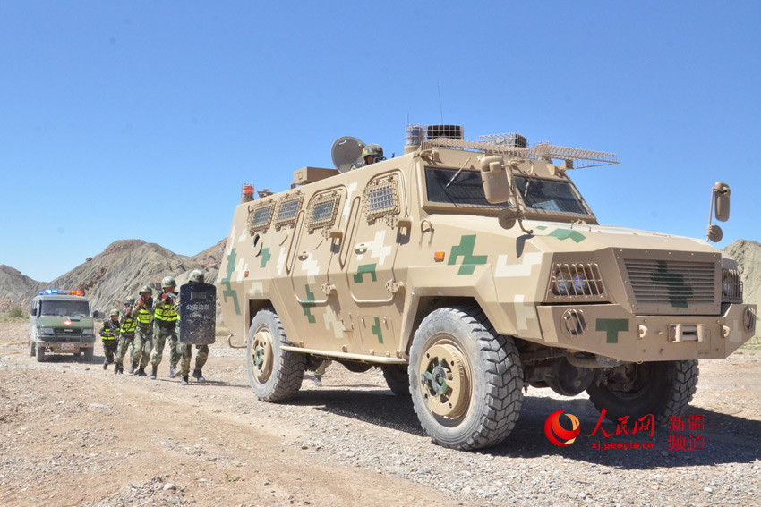 新疆阿图什：700名边防官兵参与中吉边境反恐演习