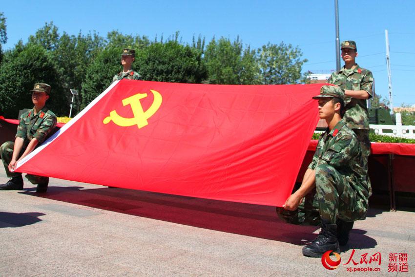 武警新疆森林总队举行庆祝建党96周年活动(组图)