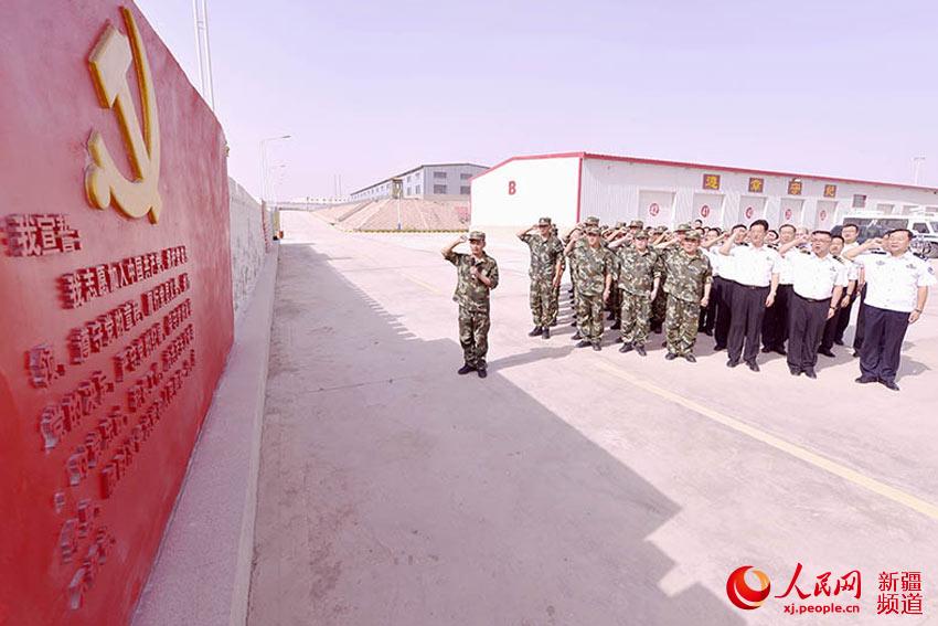 新疆公安边防总队机动支队与喀什海关共庆建军