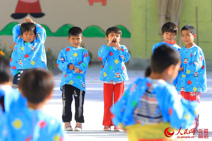 新疆博湖县:让孩子在家门口享受免费教育