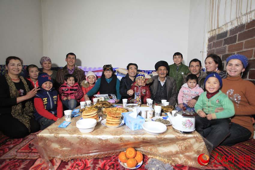 新疆国税系统:民族团结一家亲 心暖情更近