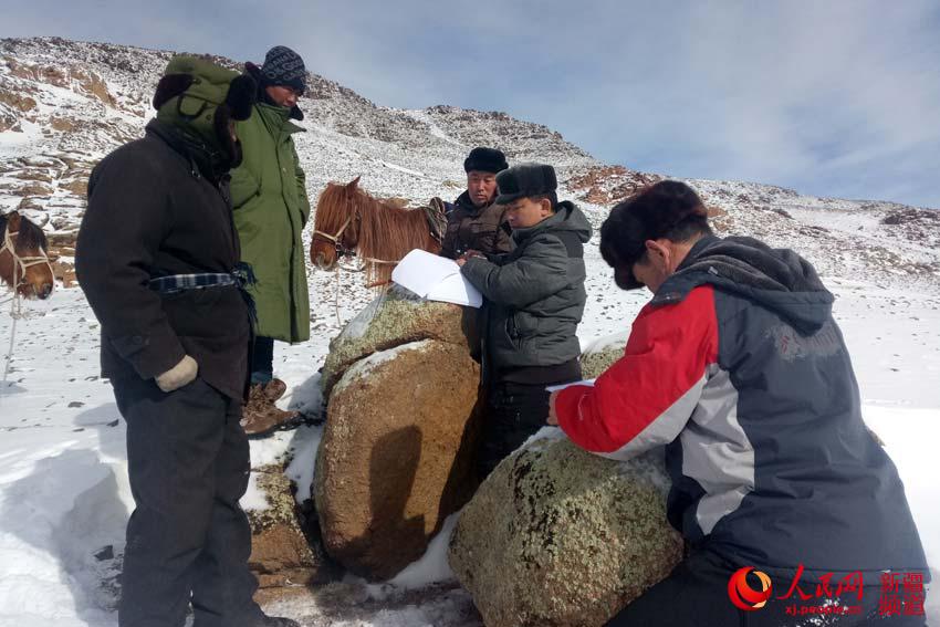 新疆生产建设兵团第十师北屯市驻村工作队新春送温暖