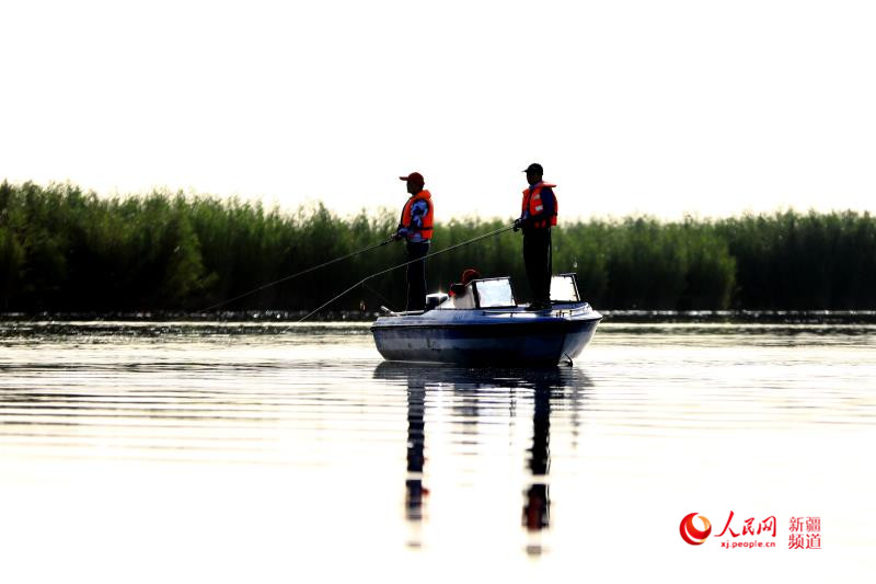 新疆博斯腾湖首届路亚垂钓大赛在莲海世界景区