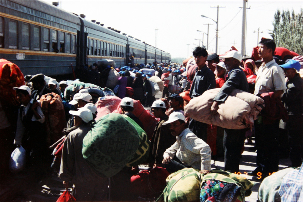 圖為阿其克鄉勞務輸出（攝於2003年9月）