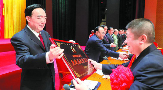 新疆庆祝中国共产党成立98周年