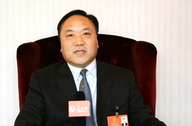 新疆维吾尔自治区市场监督管理局党组书记许小宁向人民网网友拜年