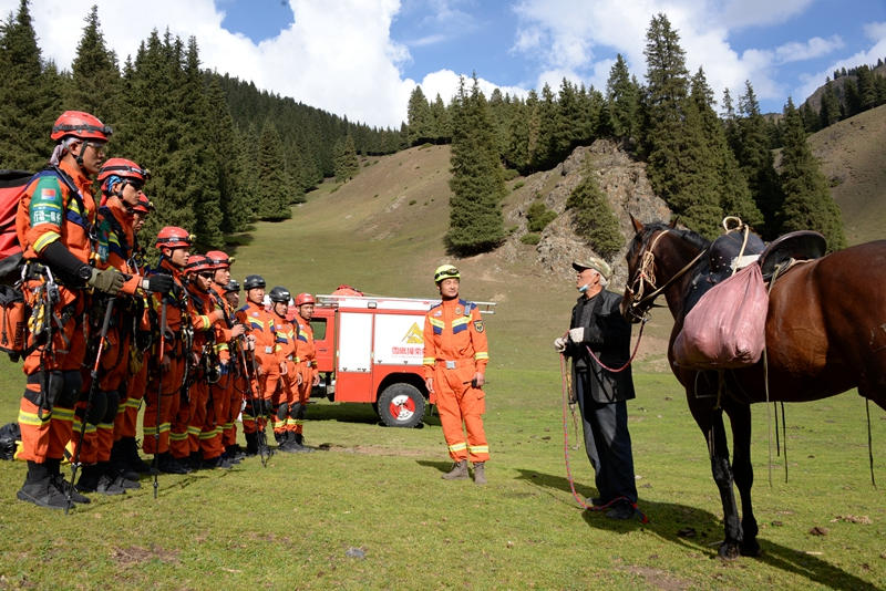 新疆消防開展全方位、全要素山岳救援實戰拉動訓練