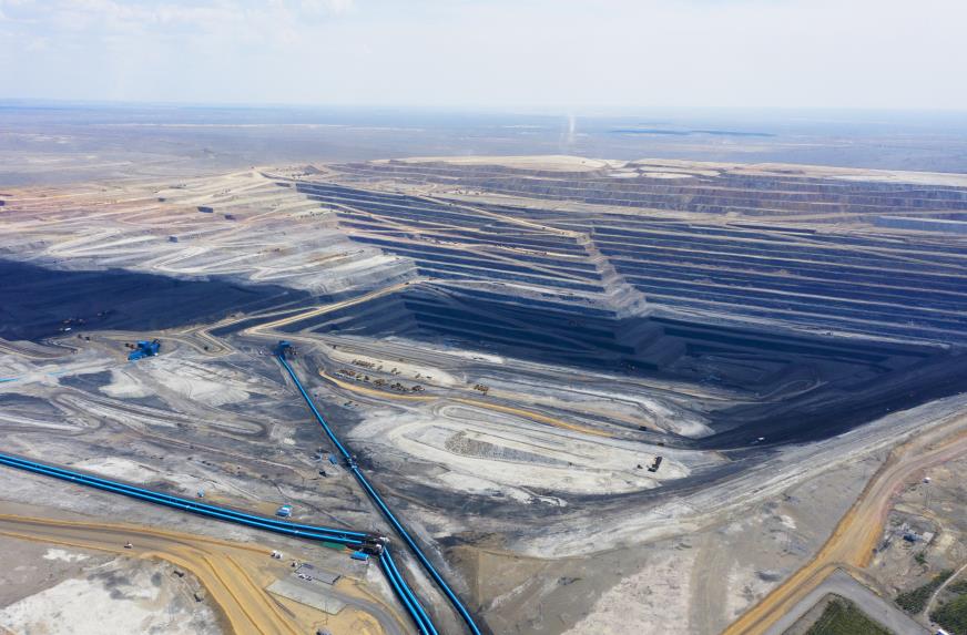 以煤为“媒”，打造新疆煤化工“金色链条”