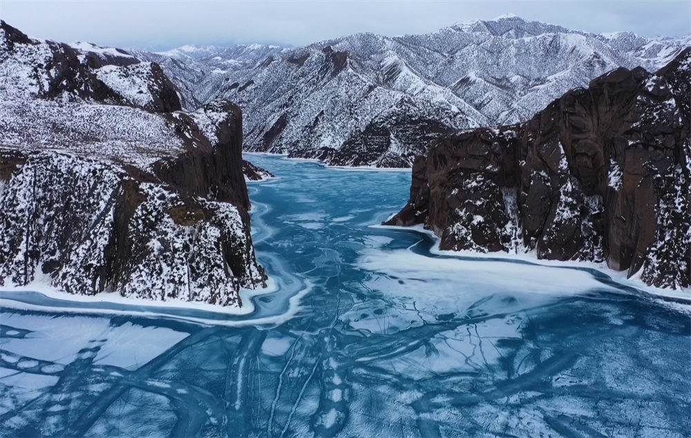 新疆玛纳斯县：蓝湖冰雪消融 万物复苏春意渐浓【9】