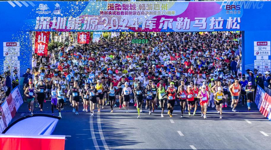  Nearly 10000 runners stroll in the "Pear City" of Xinjiang