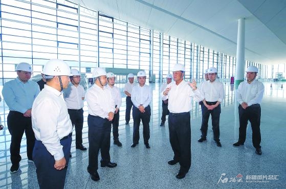 马兴瑞艾尔肯·吐尼亚孜调研检查乌鲁木齐机场改扩建工程