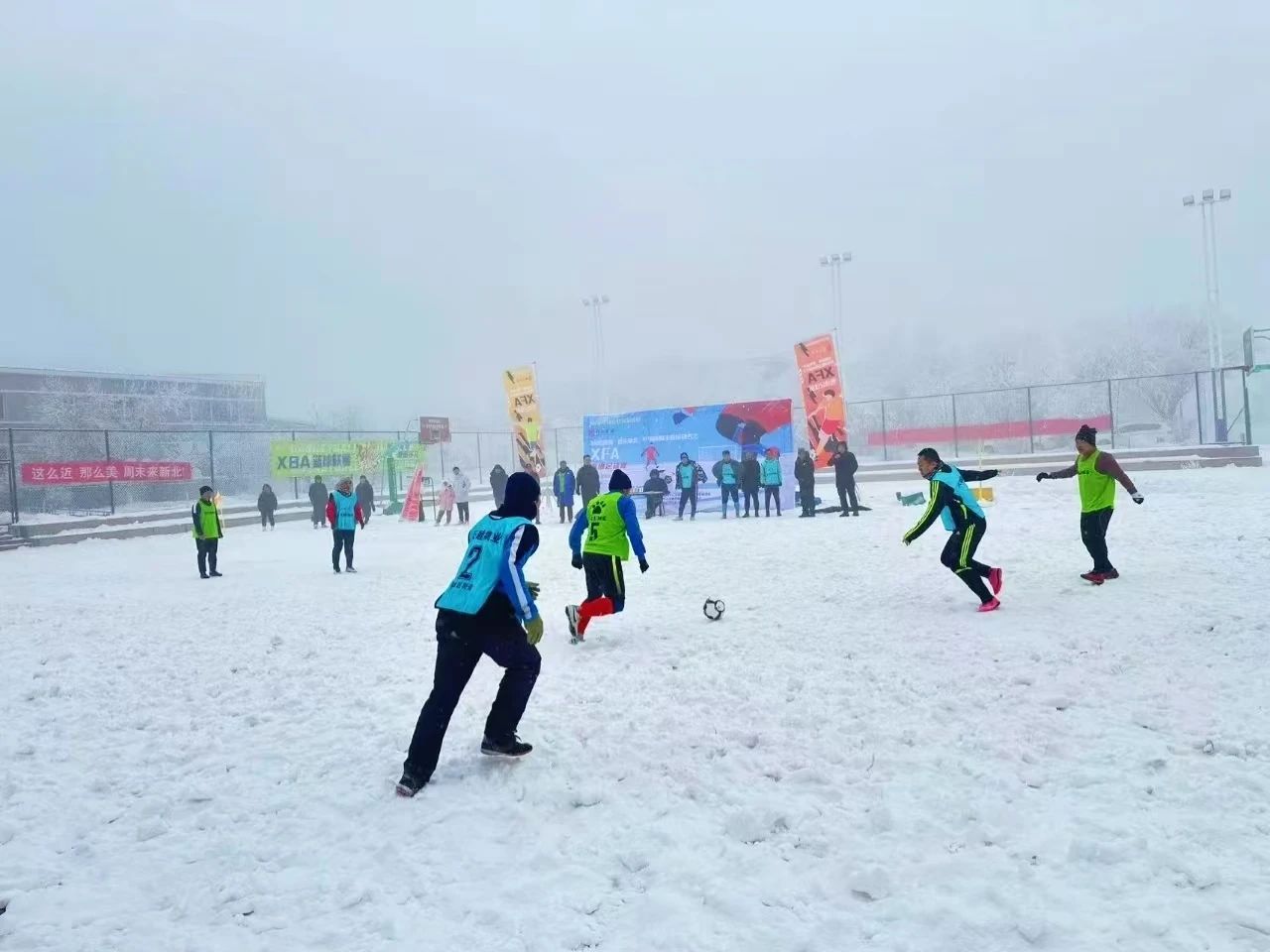 獨山子：雪地足球魅力無限 冰雪運動會精彩紛呈