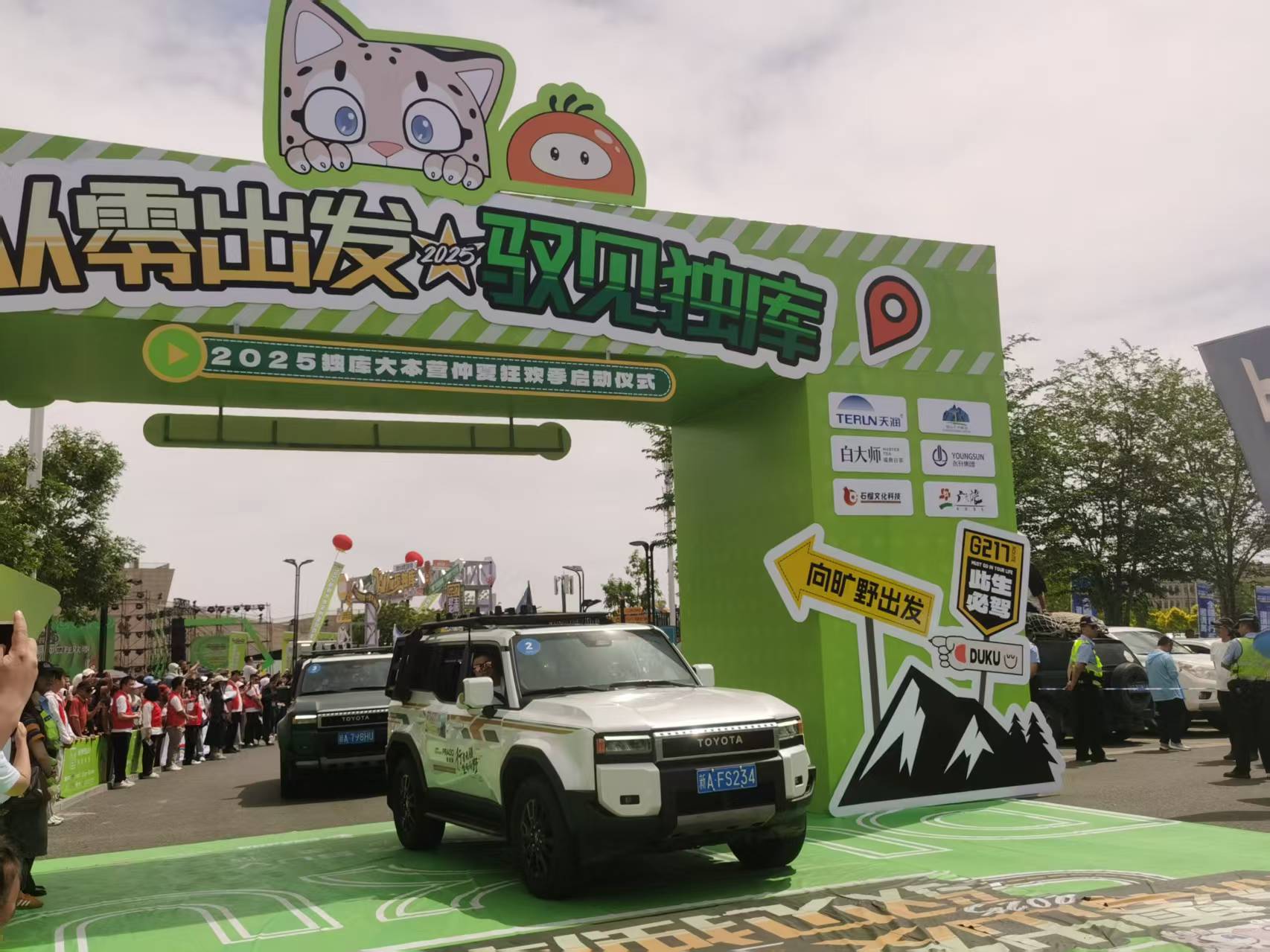 独库公路新季通车 享受纵贯天山之旅