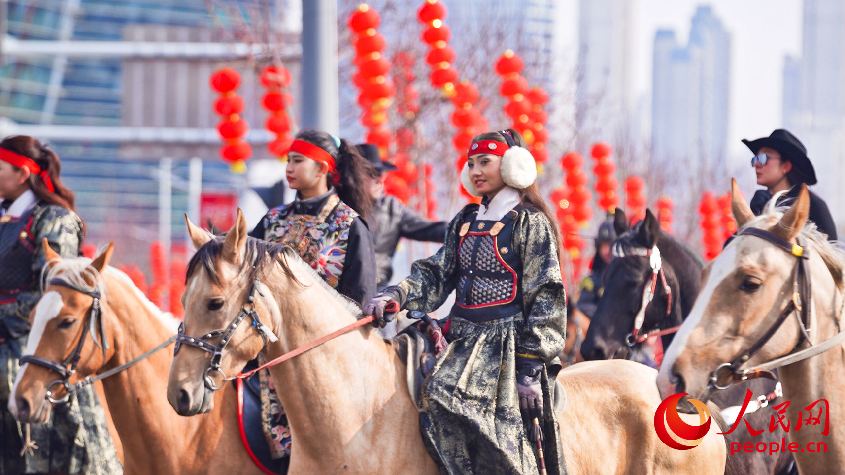 非遗闹年俗！乌鲁木齐社火巡游再次开锣