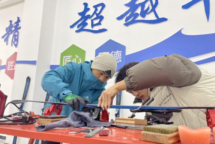 才聚天山 功建邊疆