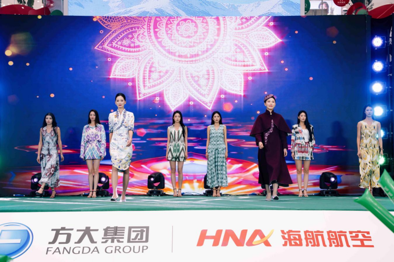 图为直播现场