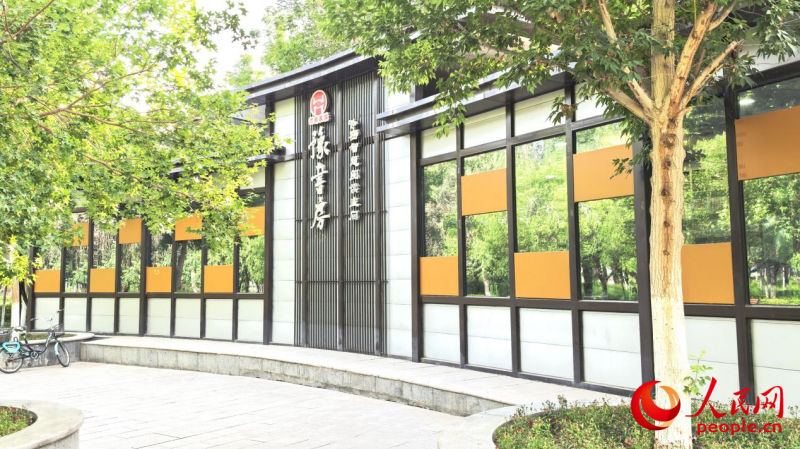 哈密市豫园内的“豫书房”。人民网 娜地拉摄