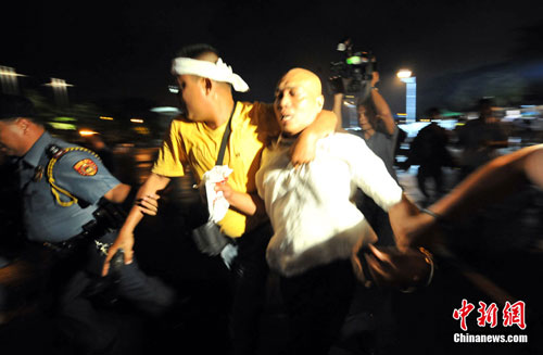菲利宾警方强攻被劫持旅游车 击毙劫匪