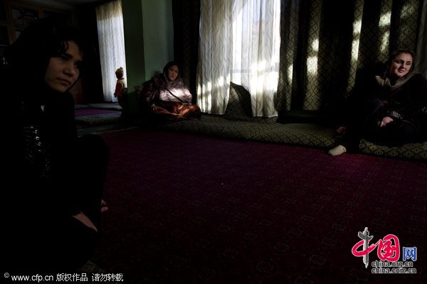 挥不去的<em>家庭暴力</em>阴影:走进阿富汗<em>妇女</em>庇护所