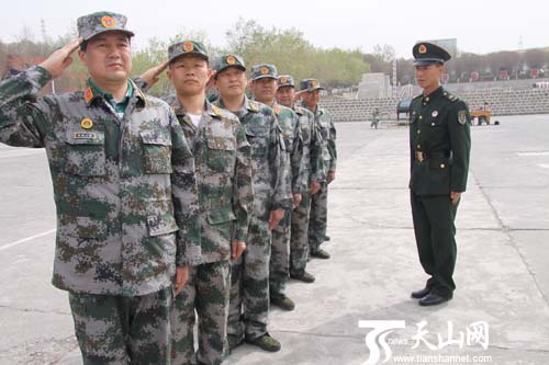 新疆维吾尔族自治区人防办开展军事化训练日活